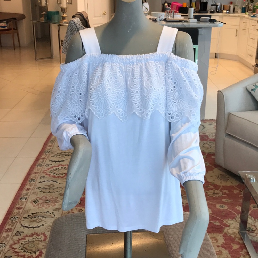 Zoe white blouse w loose lace top